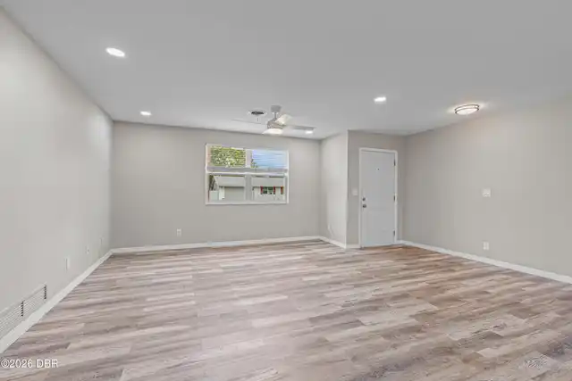Listing Photo 12