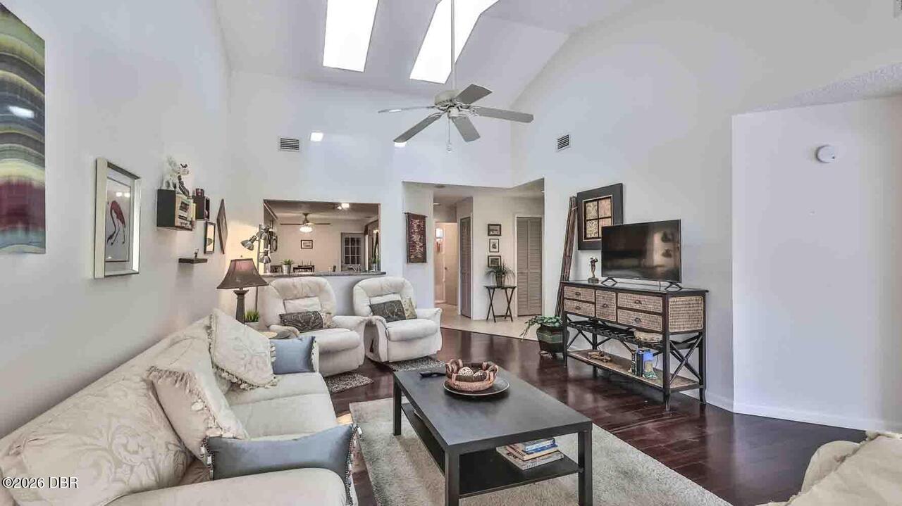 Listing Photo 11