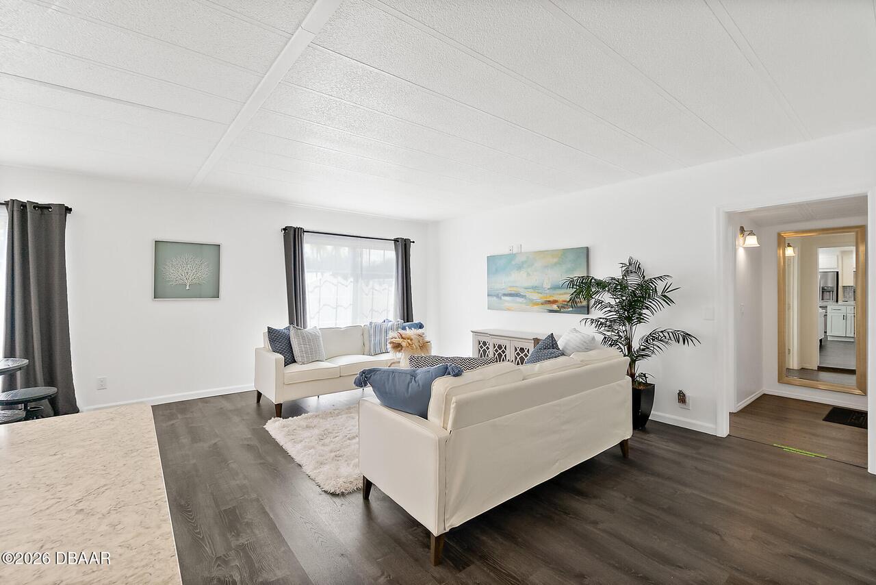 Listing Photo 11