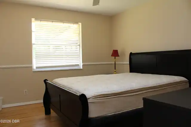 Listing Photo 12
