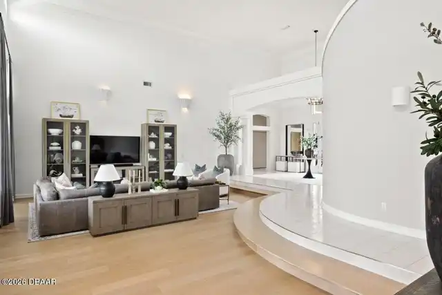 Listing Photo 14