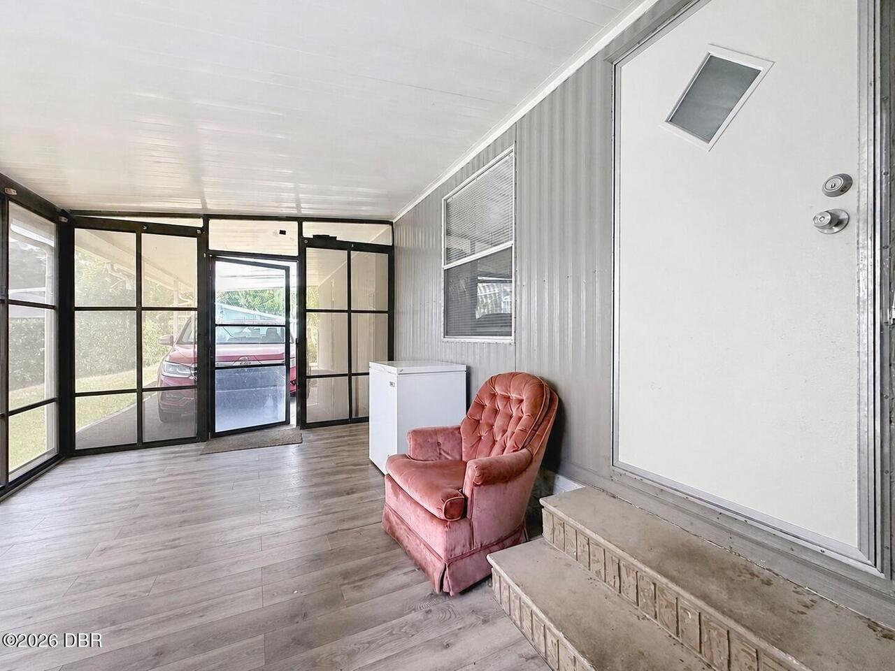 Listing Photo 11