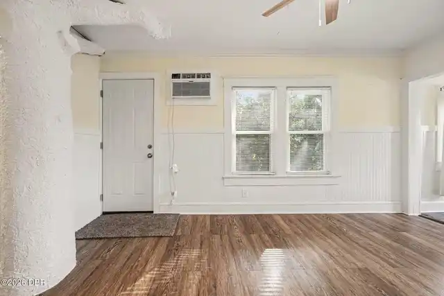 Listing Photo 6