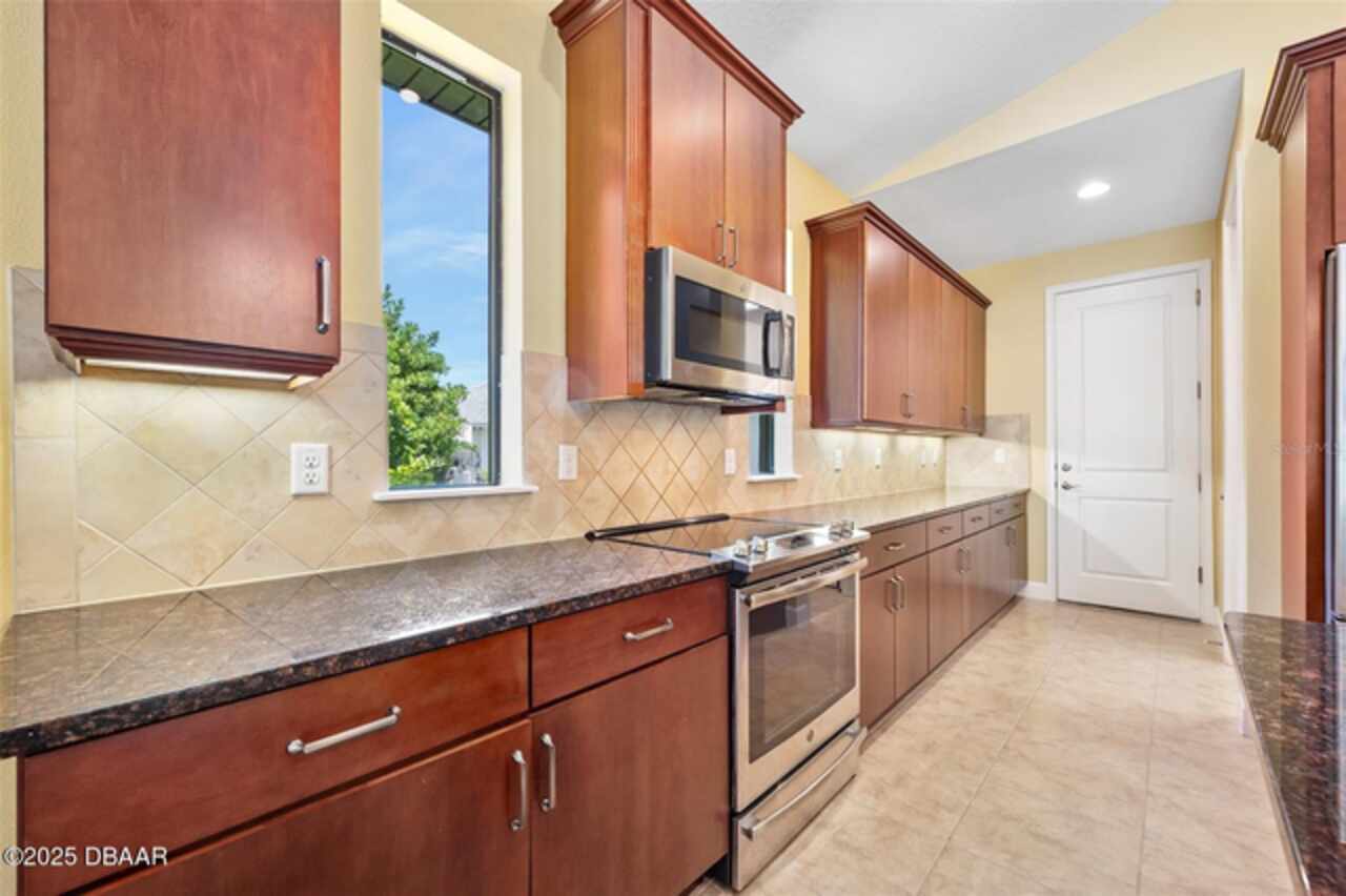 Listing Photo 9