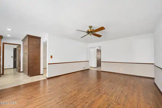 Listing Photo 12