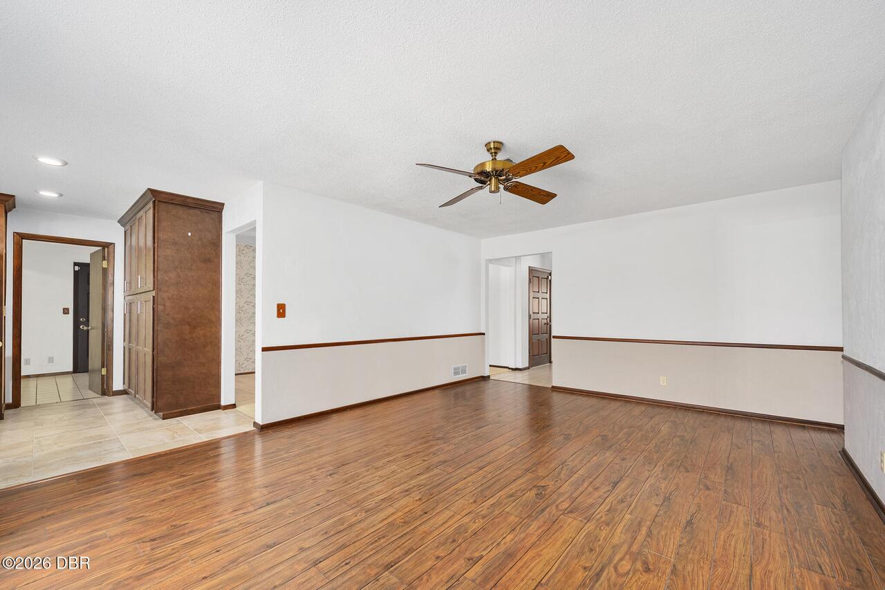 Listing Photo 12