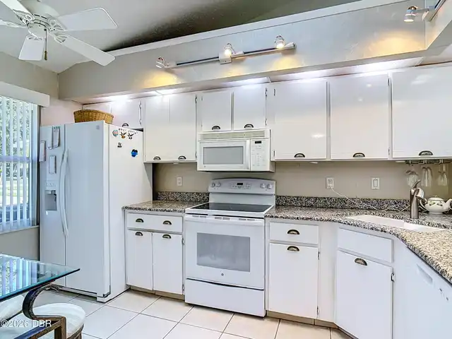 Listing Photo 9