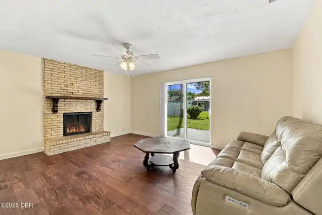 Listing Photo 8