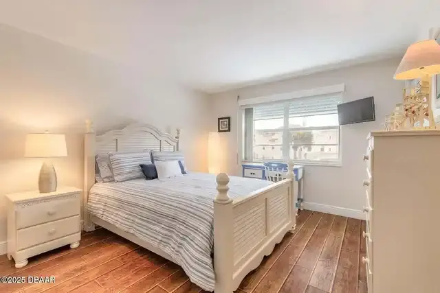 Listing Photo 12