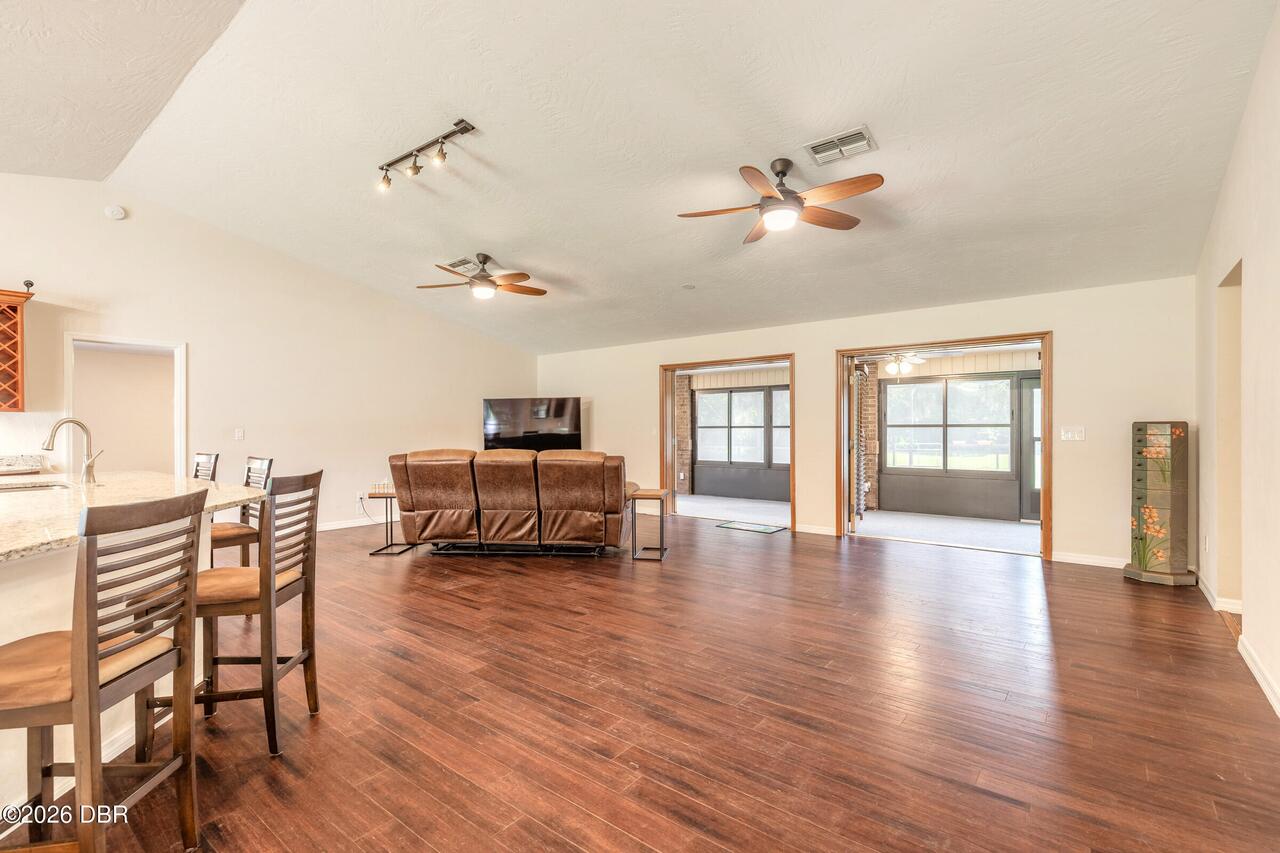 Listing Photo 17
