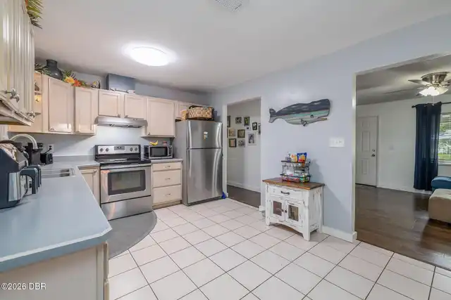 Listing Photo 11