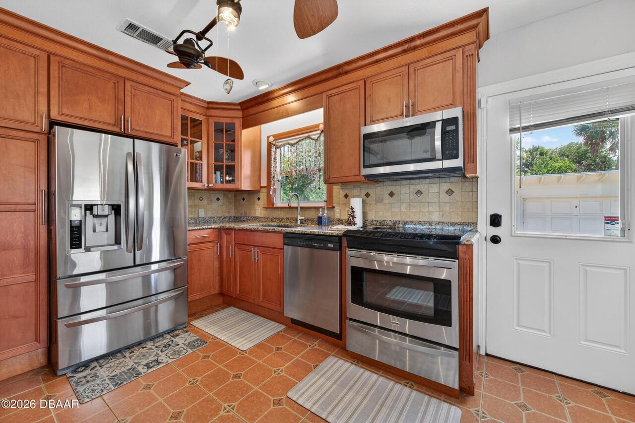 Listing Photo 12