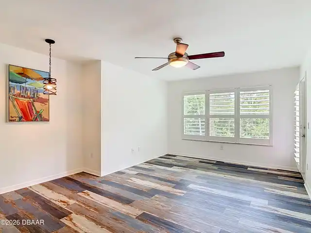 Listing Photo 12