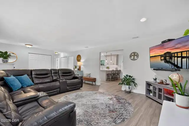 Listing Photo 8