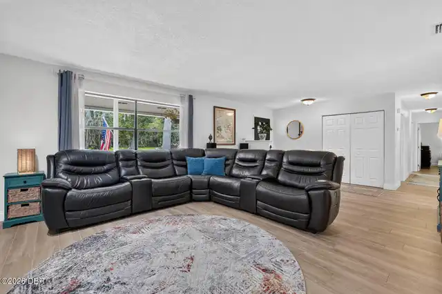Listing Photo 9