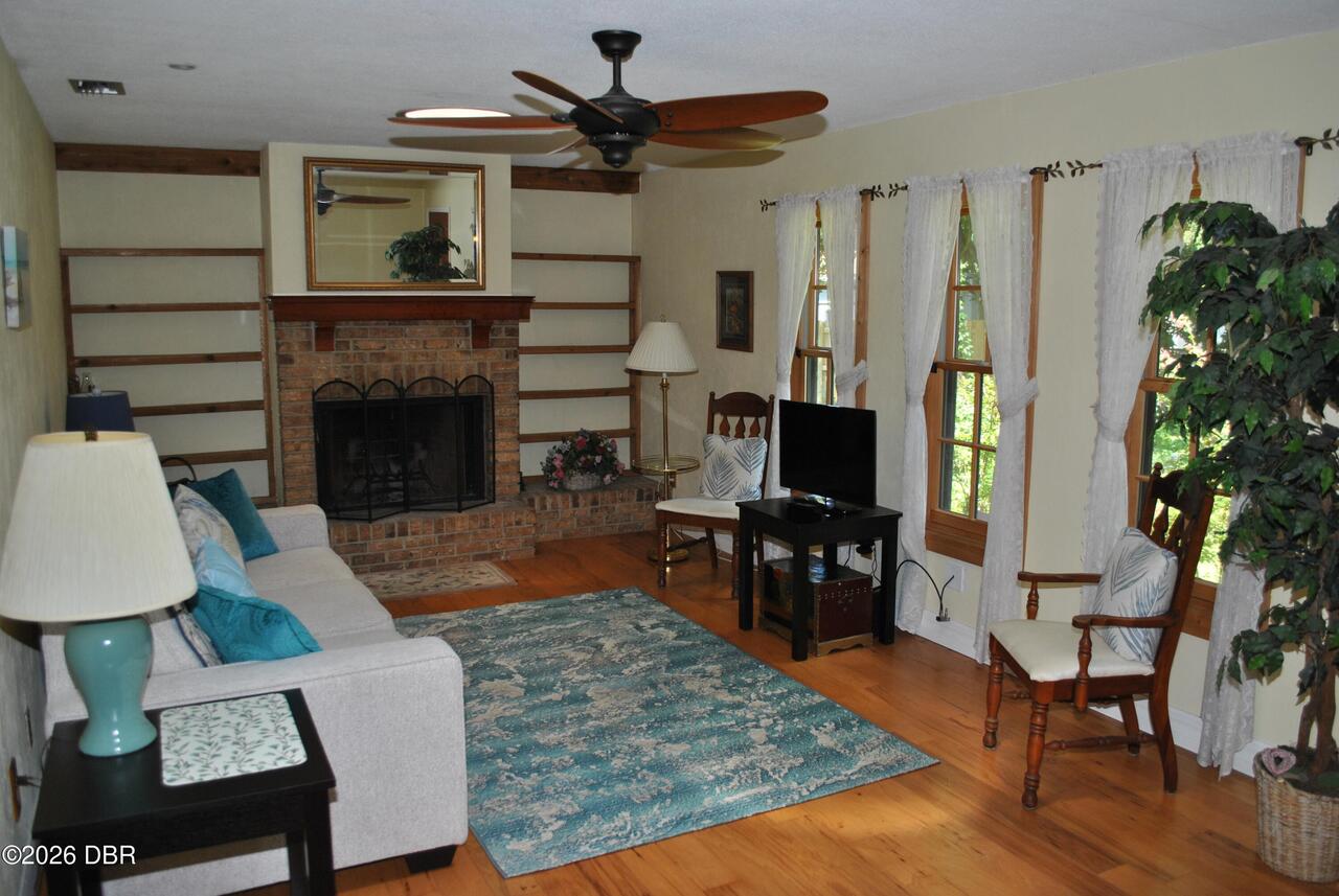 Listing Photo 8