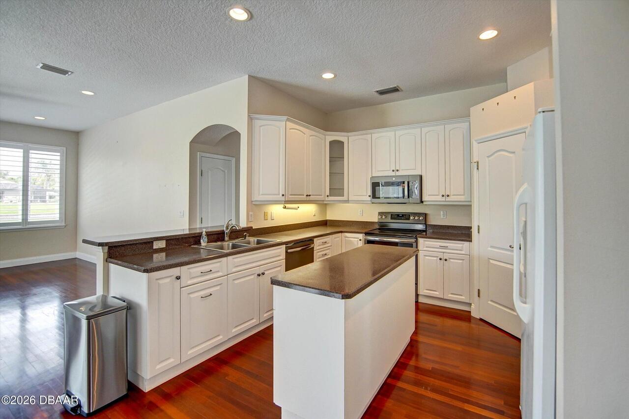 Listing Photo 11
