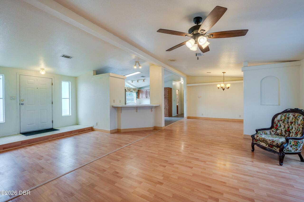 Listing Photo 8