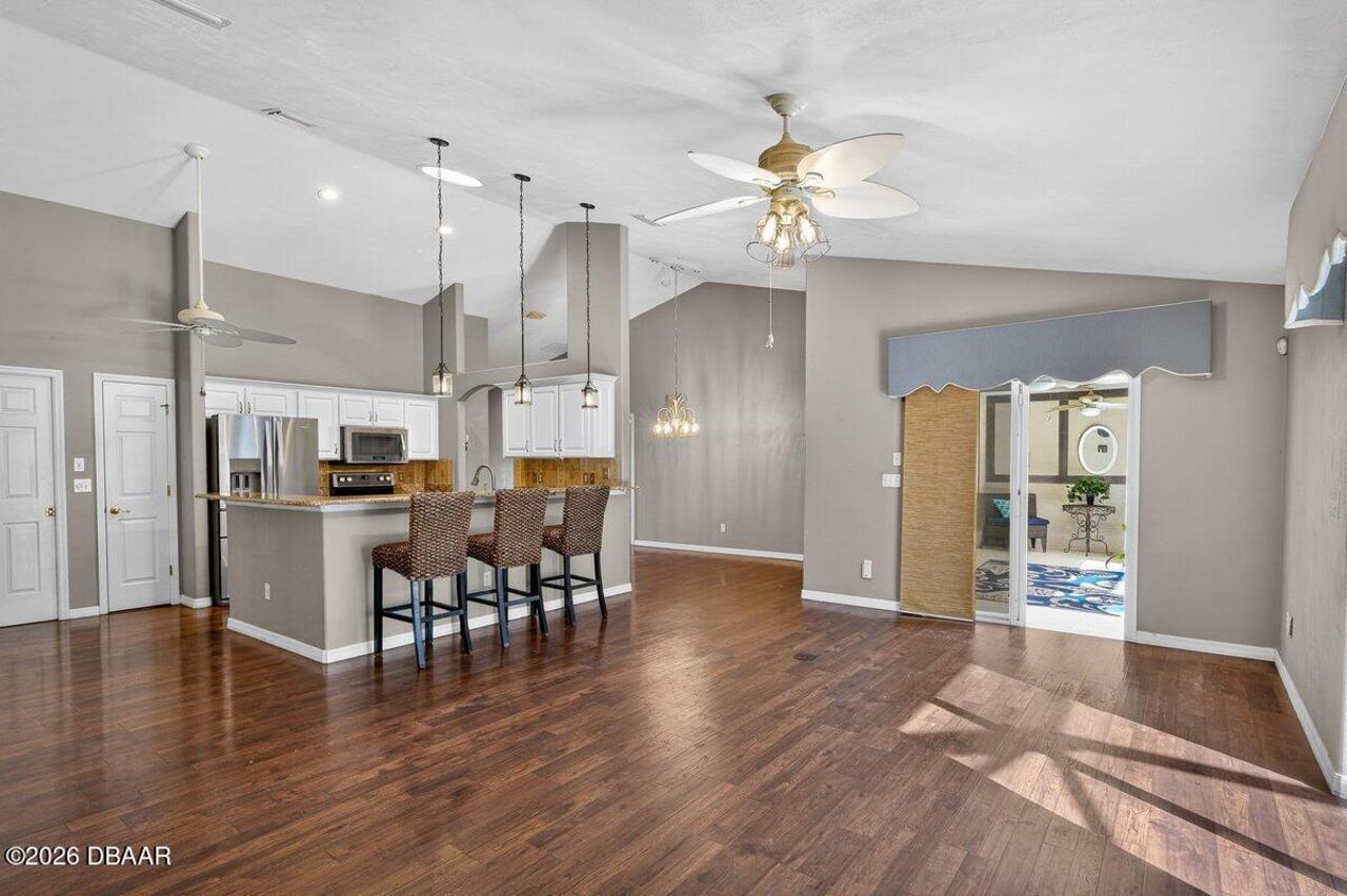 Listing Photo 12