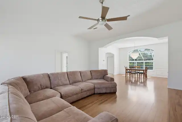 Listing Photo 11