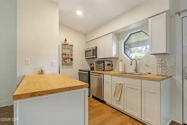 Listing Photo 12