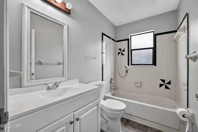 Listing Photo 12