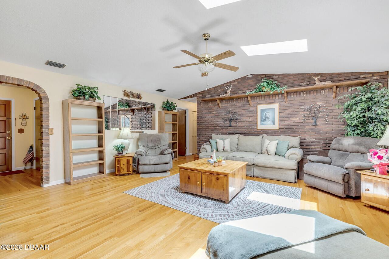 Listing Photo 14