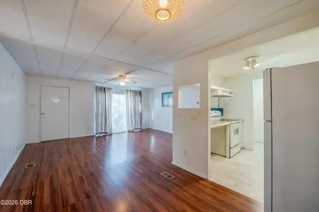 Listing Photo 6
