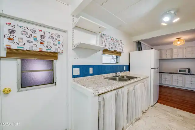 Listing Photo 8