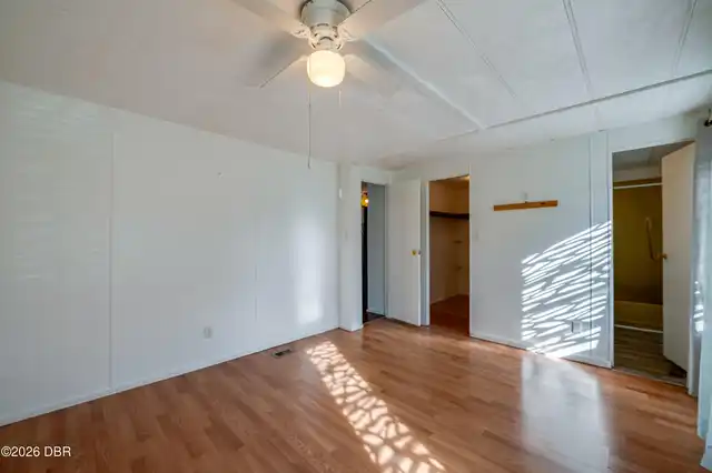Listing Photo 11