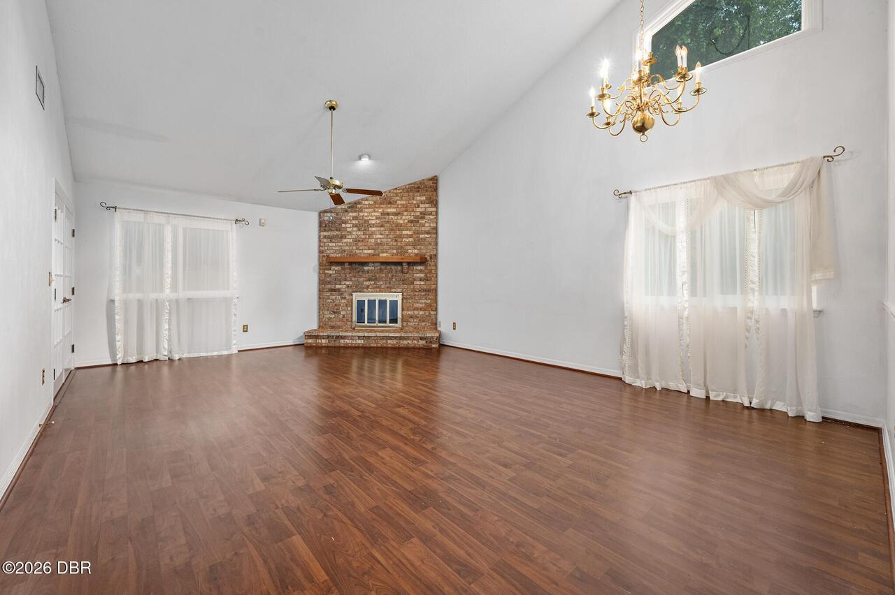 Listing Photo 12