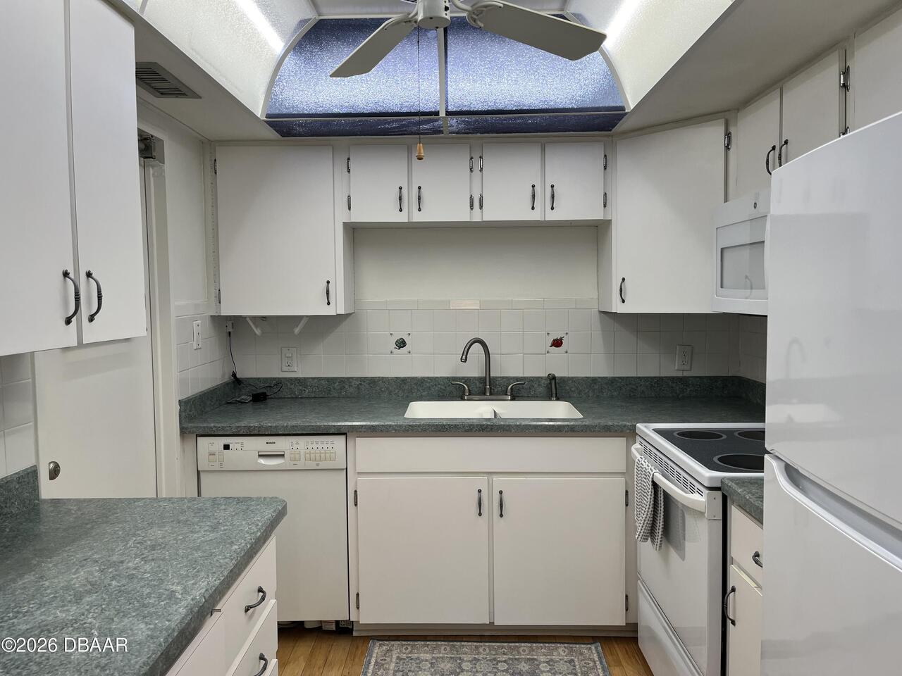 Listing Photo 9