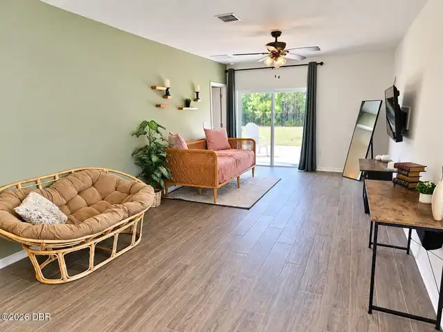 Listing Photo 11