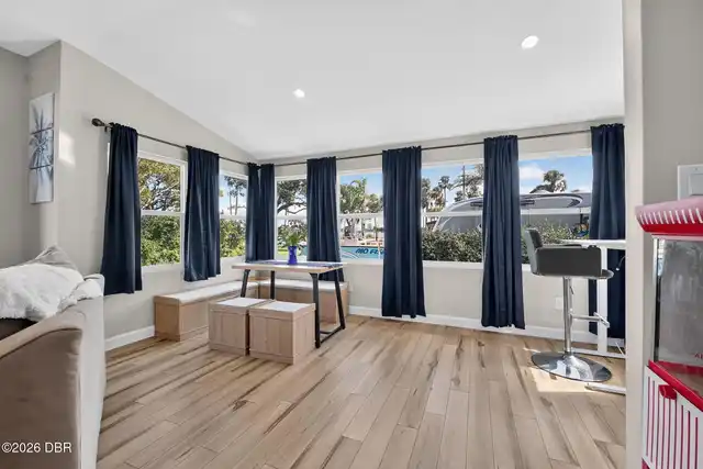 Listing Photo 18