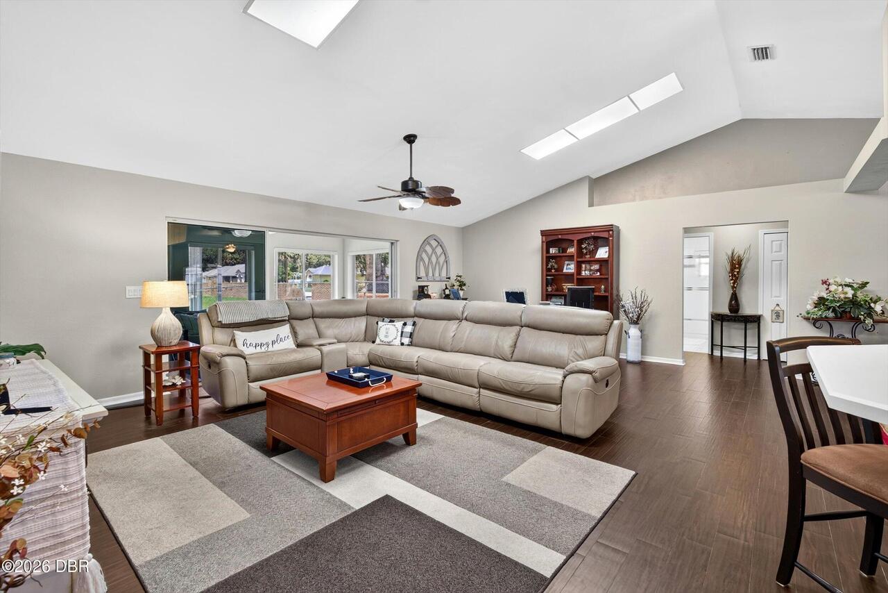 Listing Photo 10