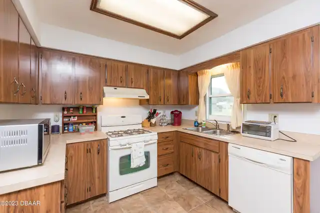 Listing Photo 8