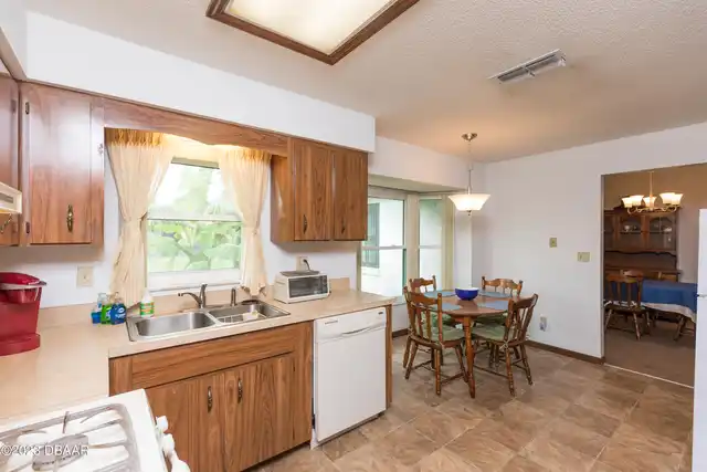 Listing Photo 12