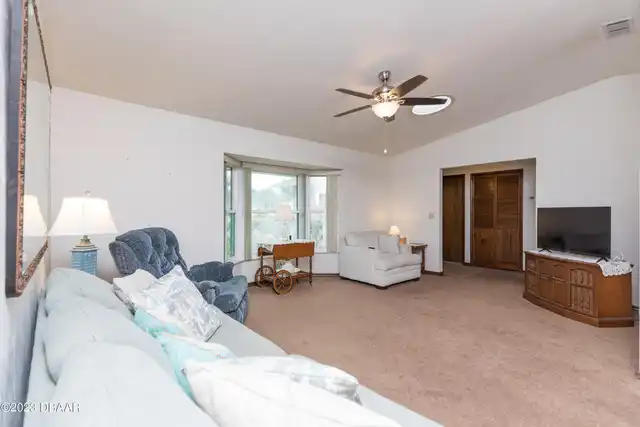 Listing Photo 16