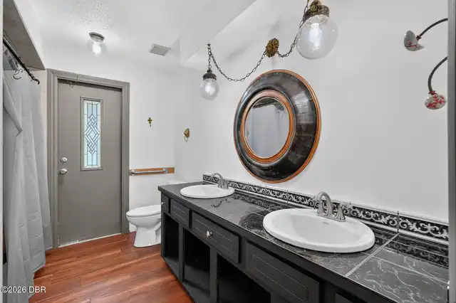 Listing Photo 32