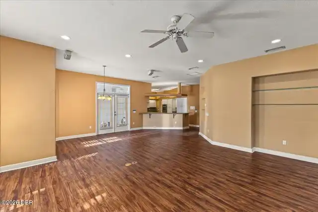 Listing Photo 12