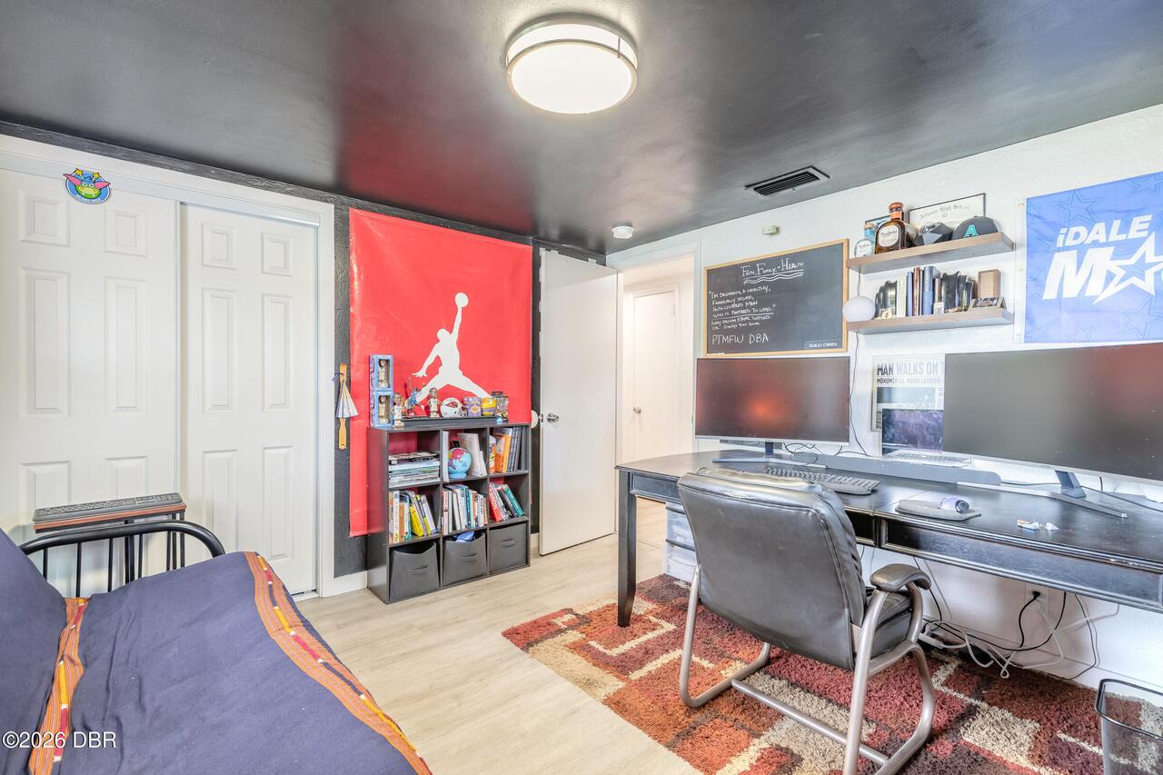 Listing Photo 15