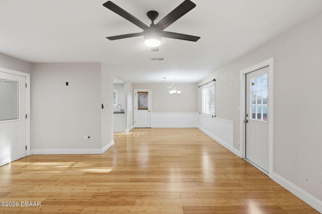 Listing Photo 11