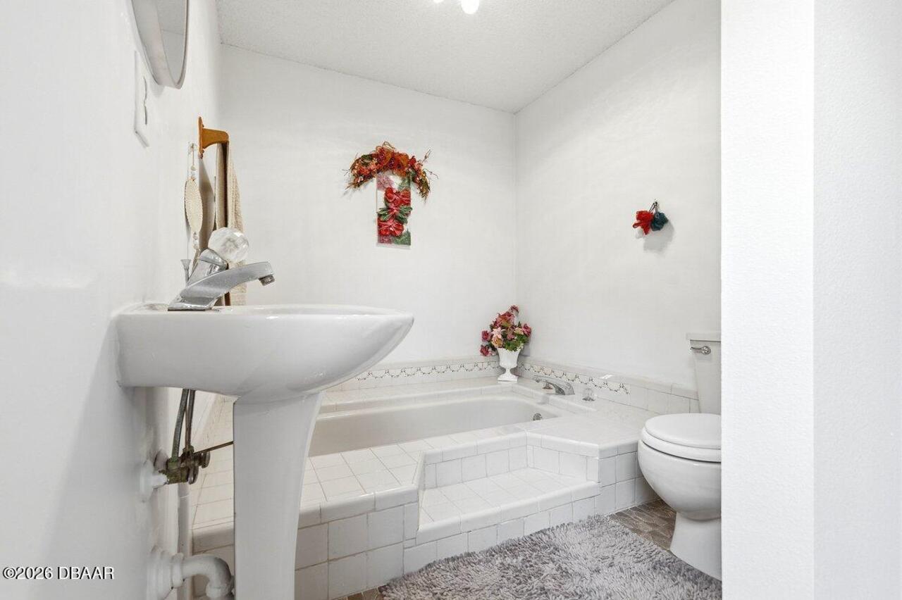 Listing Photo 9