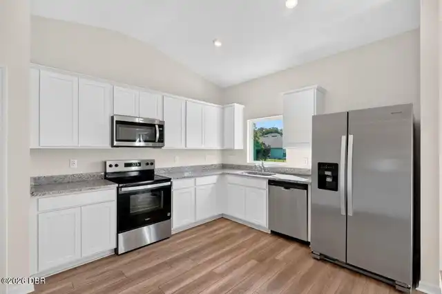 Listing Photo 8