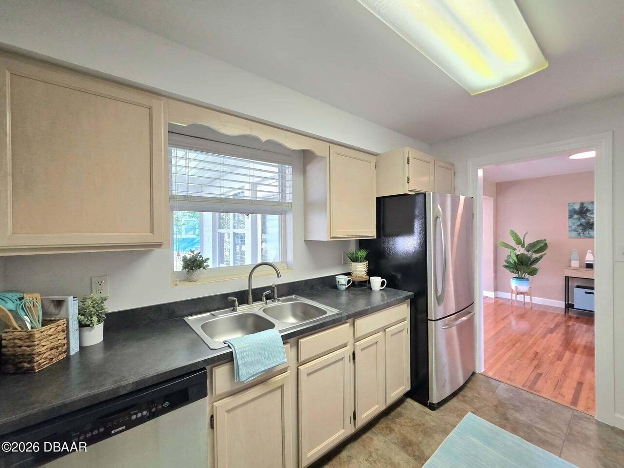 Listing Photo 12