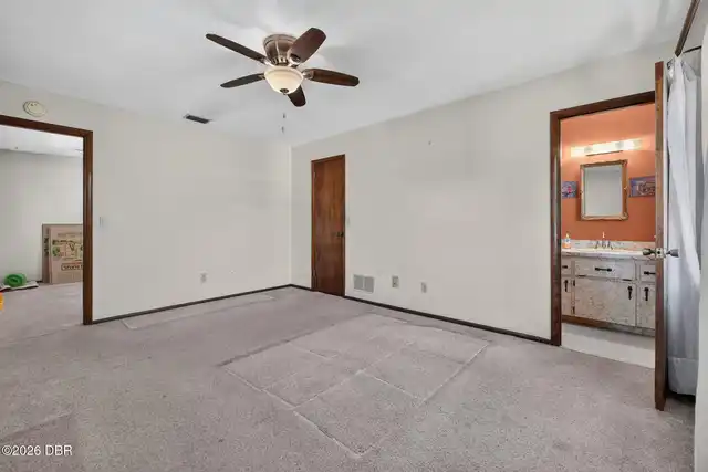 Listing Photo 10