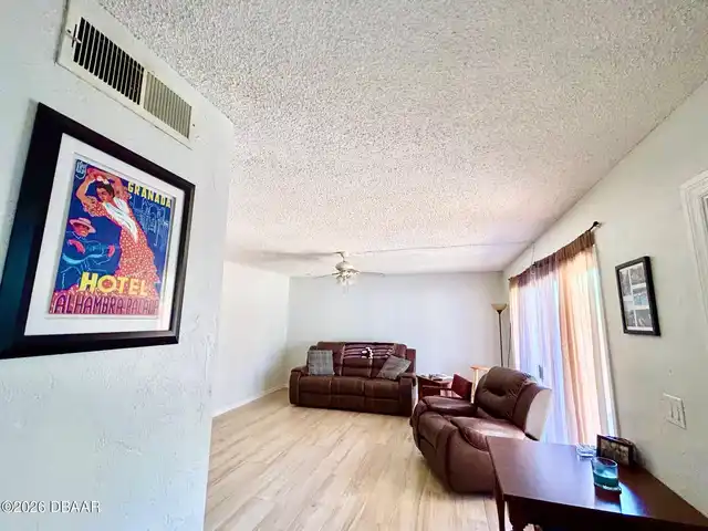 Listing Photo 12