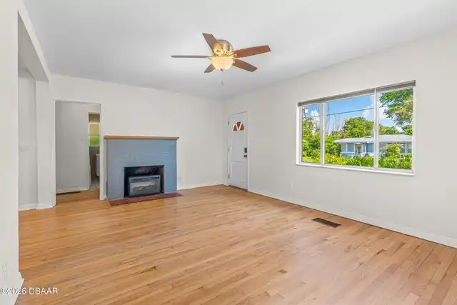 Listing Photo 11