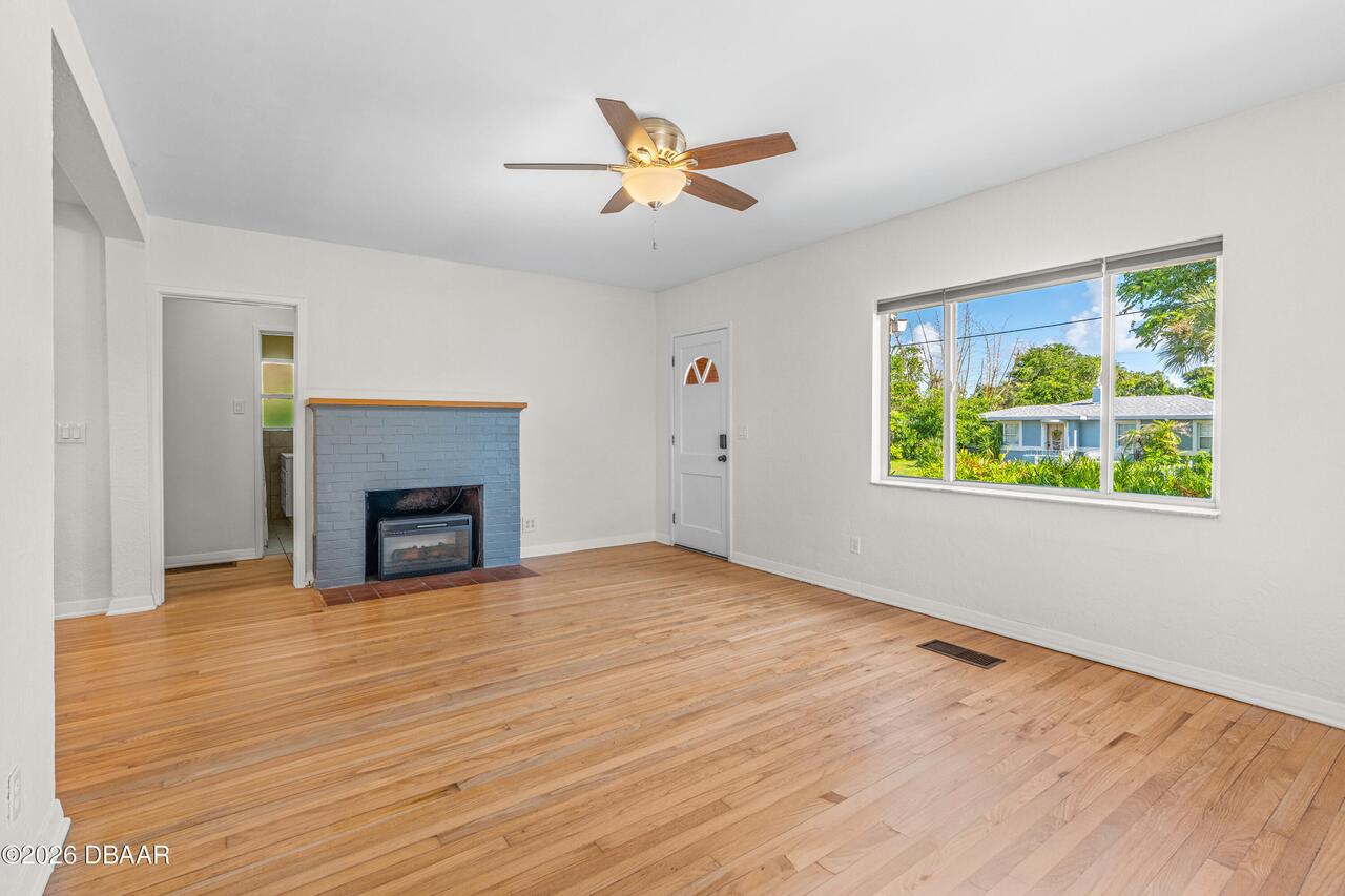 Listing Photo 12