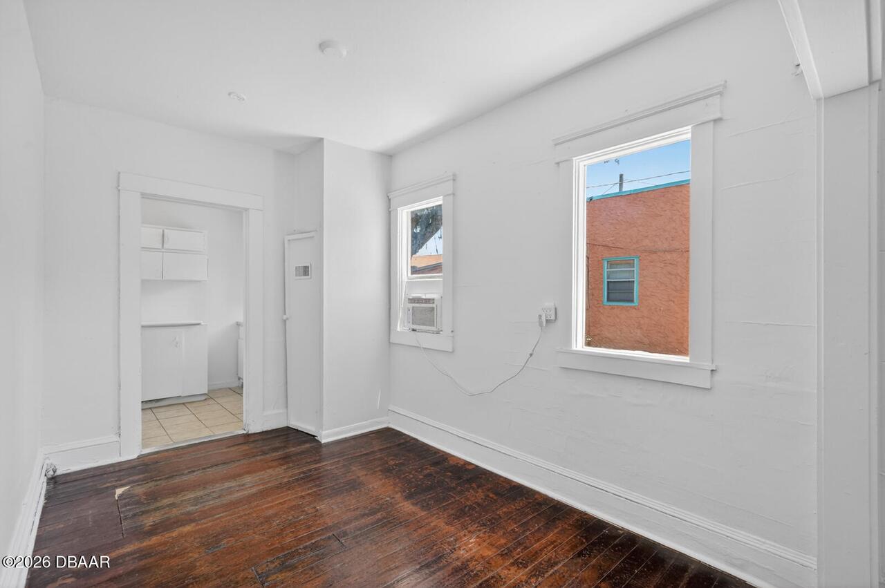 Listing Photo 12